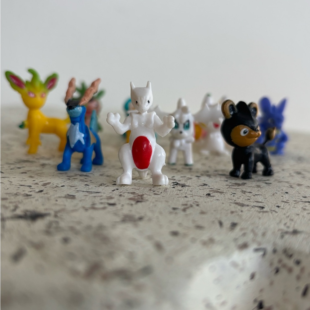Vintage Rare HTF Pokémon ~1” Pokémon Collectible Mini figures Bundle Of 11